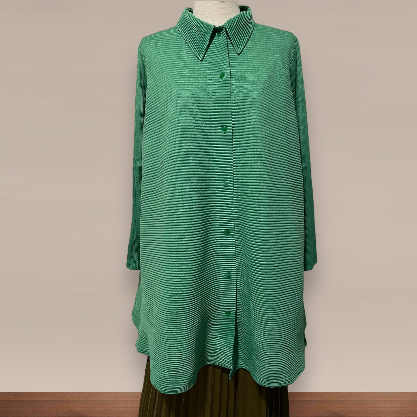 Pleated button collared shirt